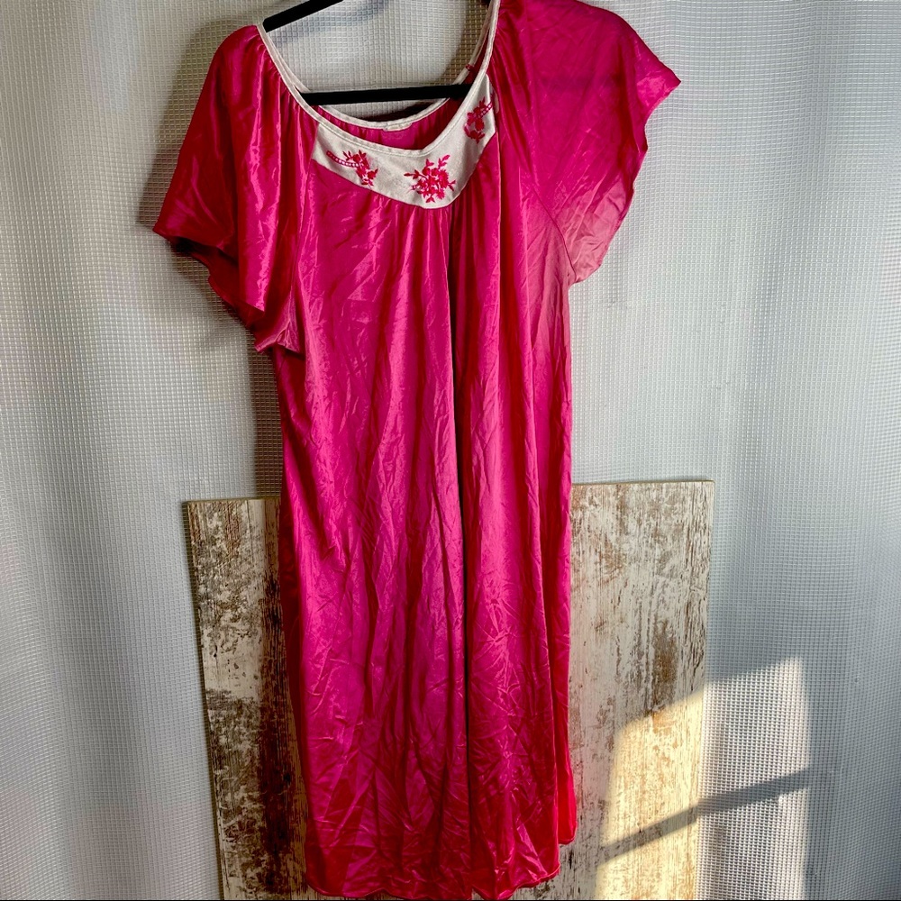 VINTAGE NIGHTGOWN Embroidered Size Large